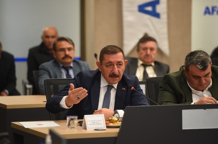 Gelecek planlarımızı yapmamız gerek;