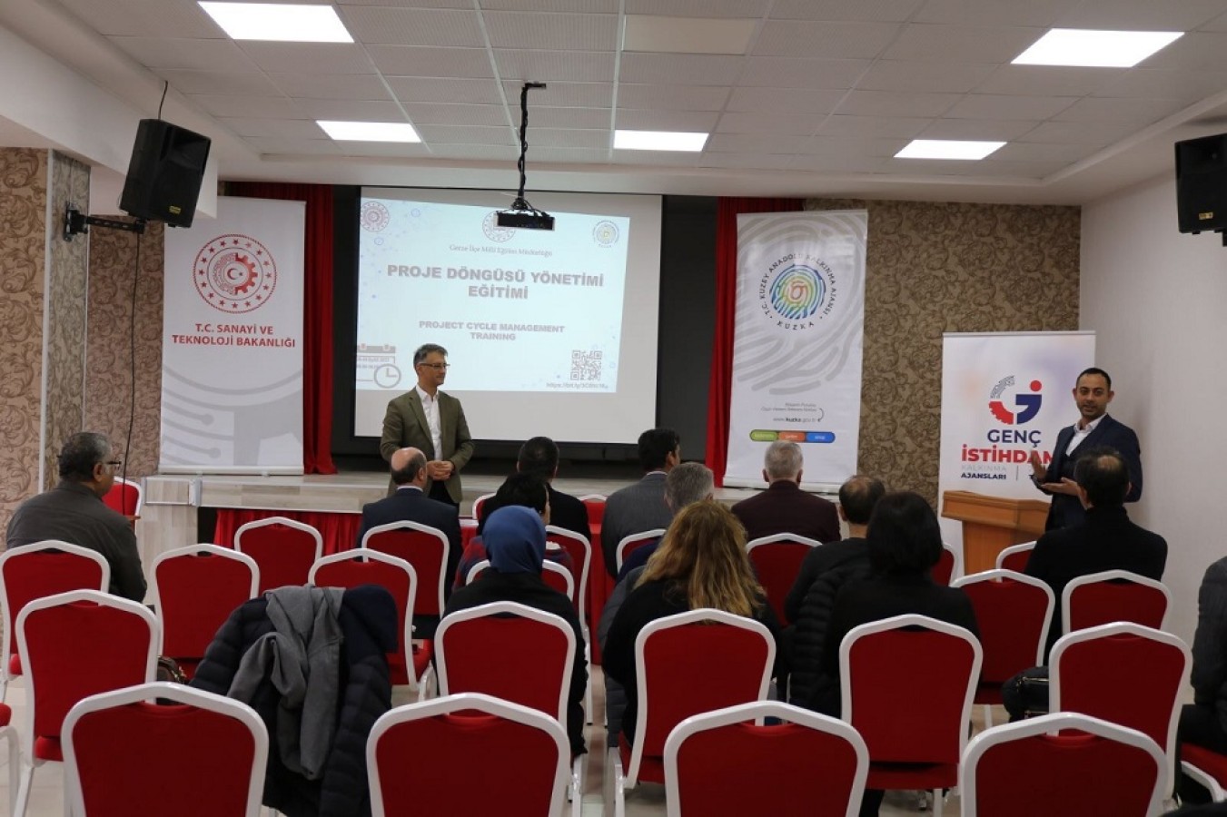 164 öğretmene eğitim verildi;