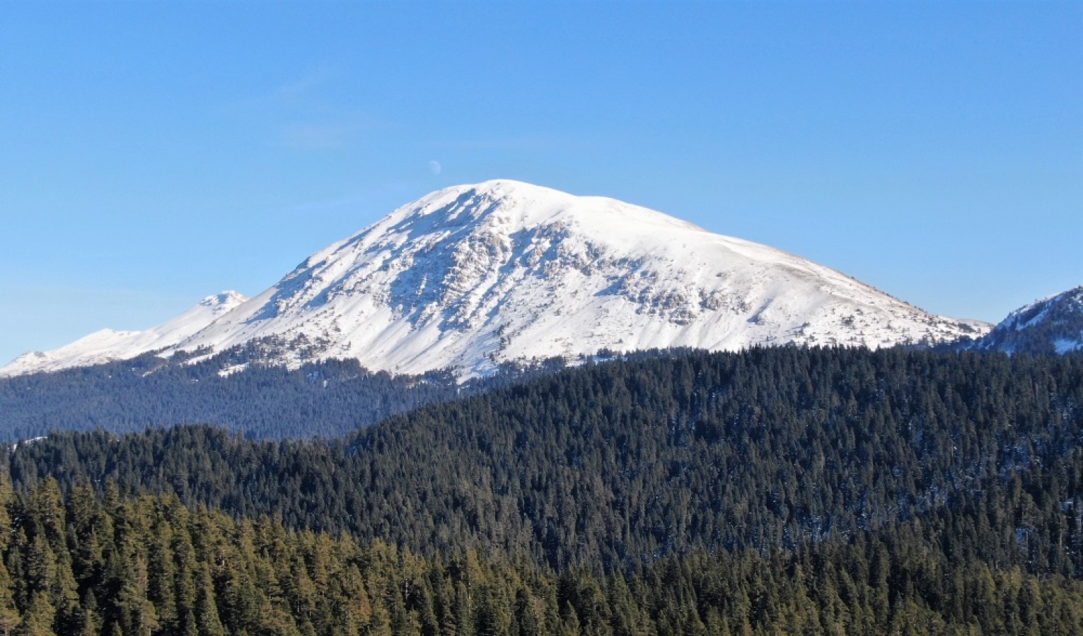 Ilgaz’da mest eden kar manzarası;