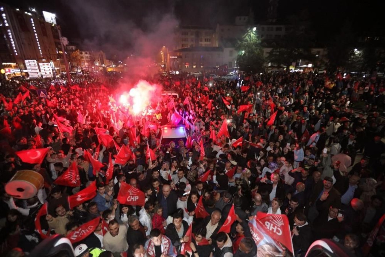 CHP’li 4 vekil belediye başkanlığını kazandı;