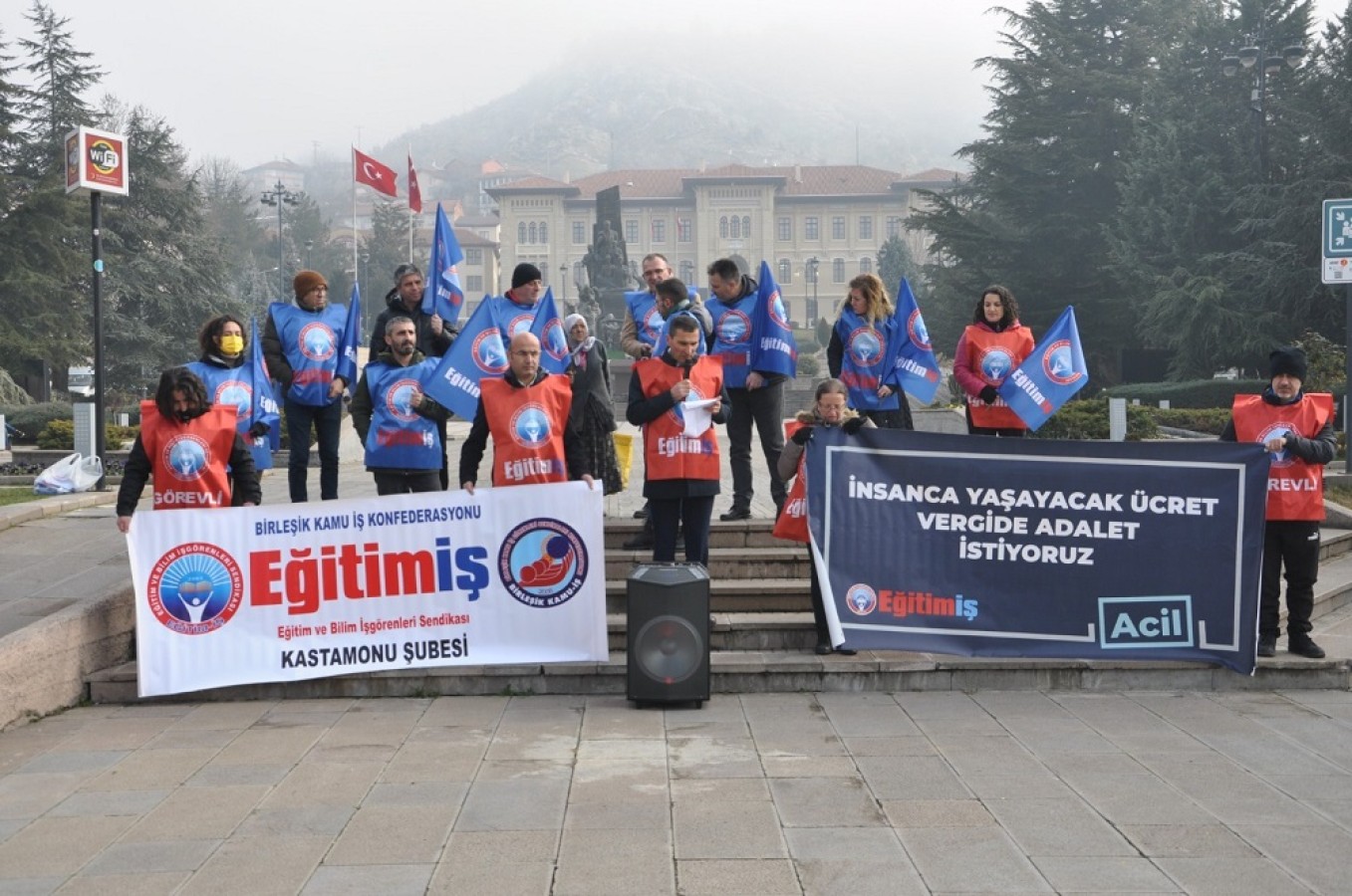 ‘İnsanca yaşayacak ücret, vergide adalet istiyoruz’;