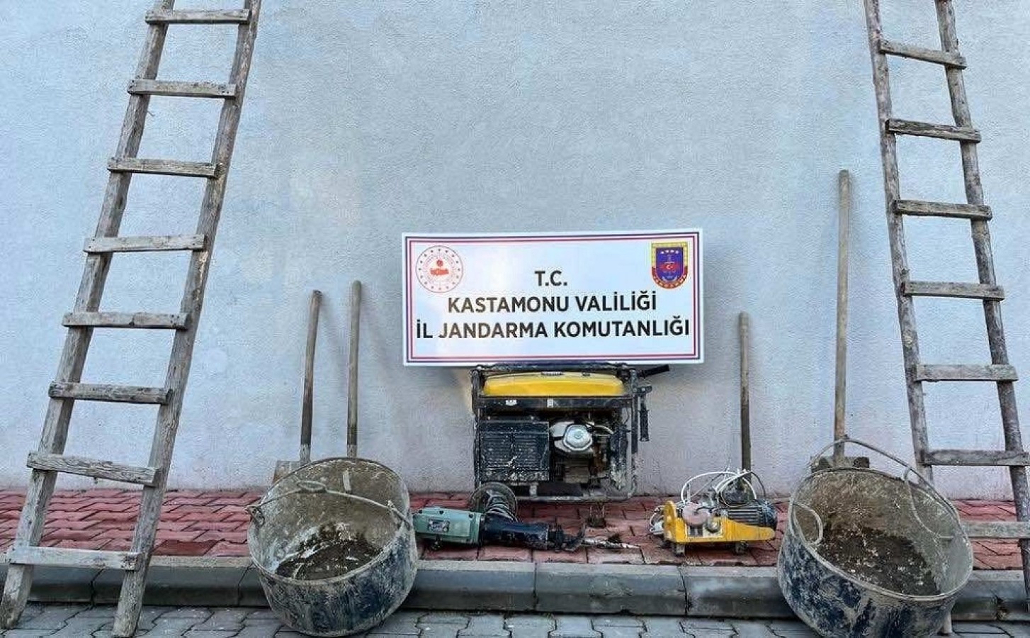 Define avcılarına suçüstü: 3 gözaltı;