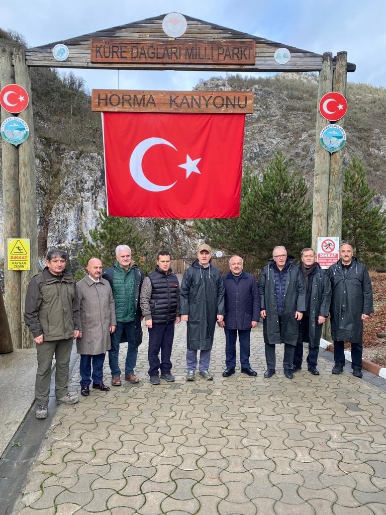 Özvar, rektörlerle birlikte Pınarbaşı’nı ziyaret etti;