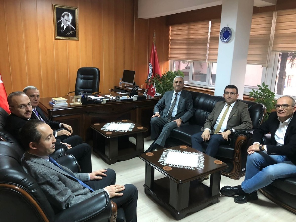 Bahçacıoğlu’ndan Eğitim Fakültesi’ne ziyaret;