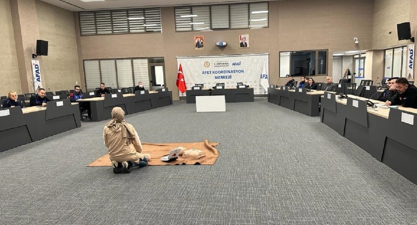 Bin 219 kişiye ilkyardım eğitimi;