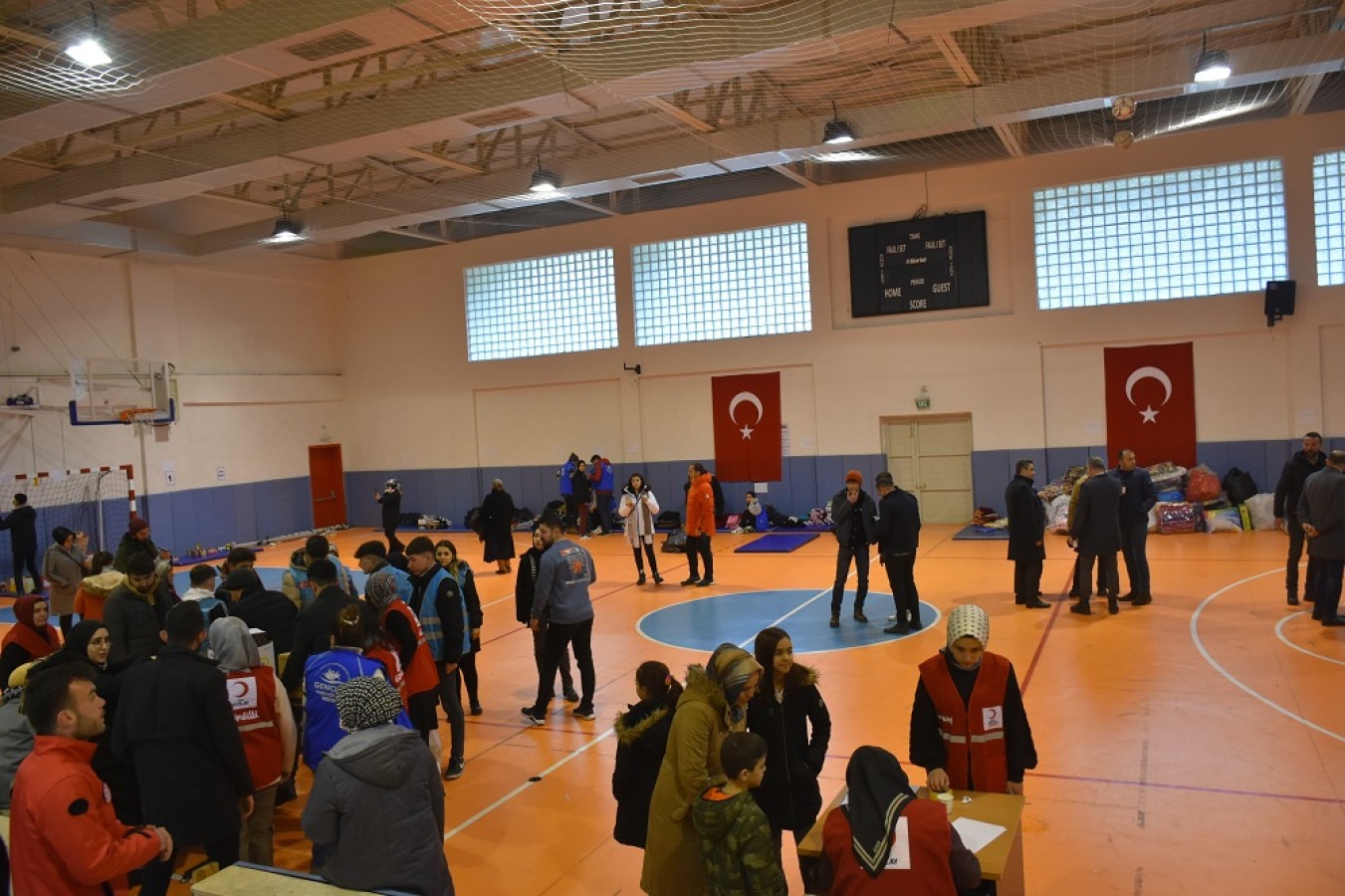 Tosya, deprem bölgesi için seferber oldu;