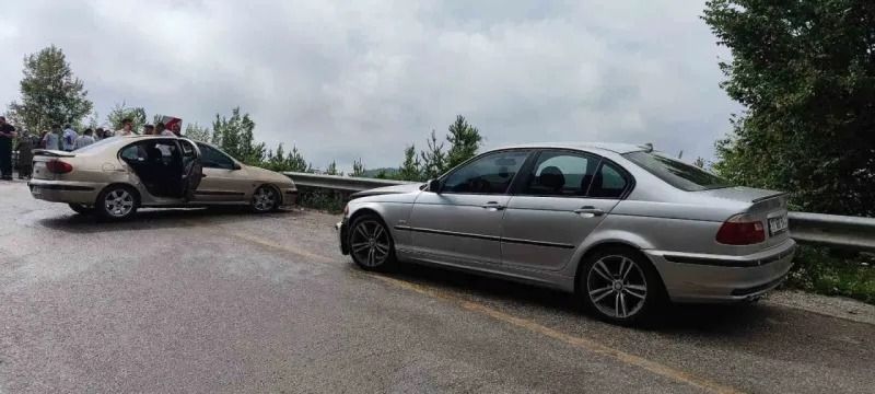 Kastamonu’da iki otomobil çarpıştı; Yaralılar var;