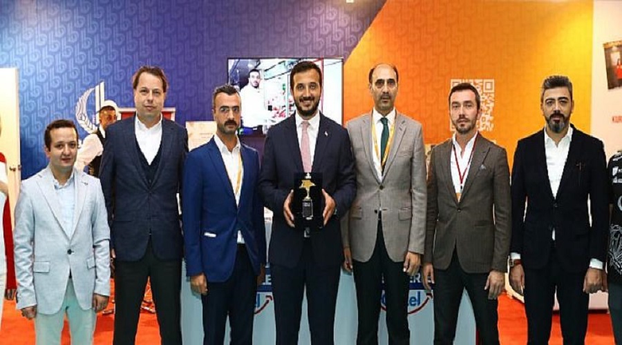 Başkan Özdemir’e gençlik ödülü;