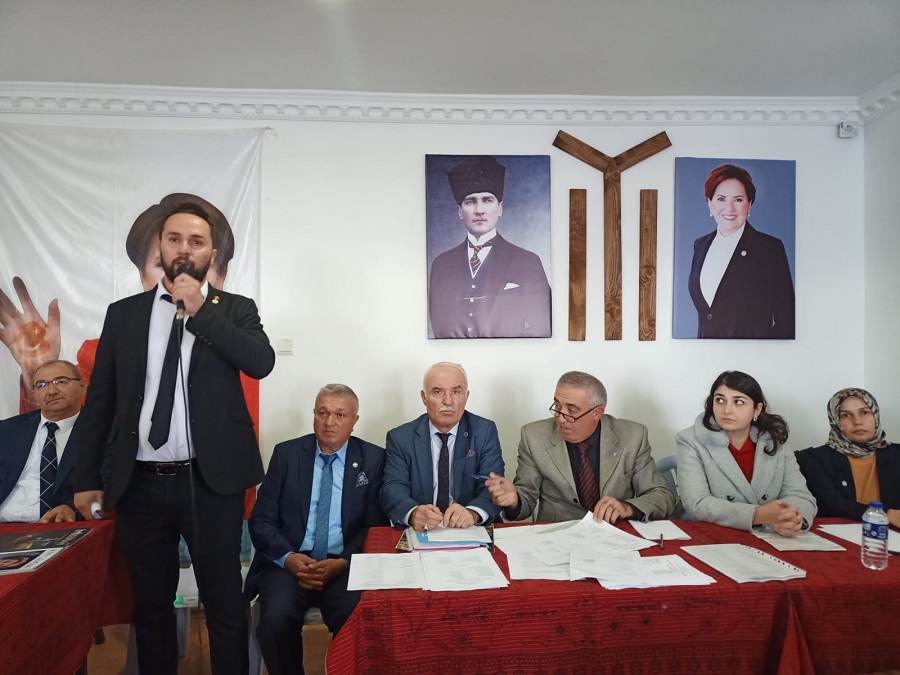 En genç ilçe başkanı oldu;