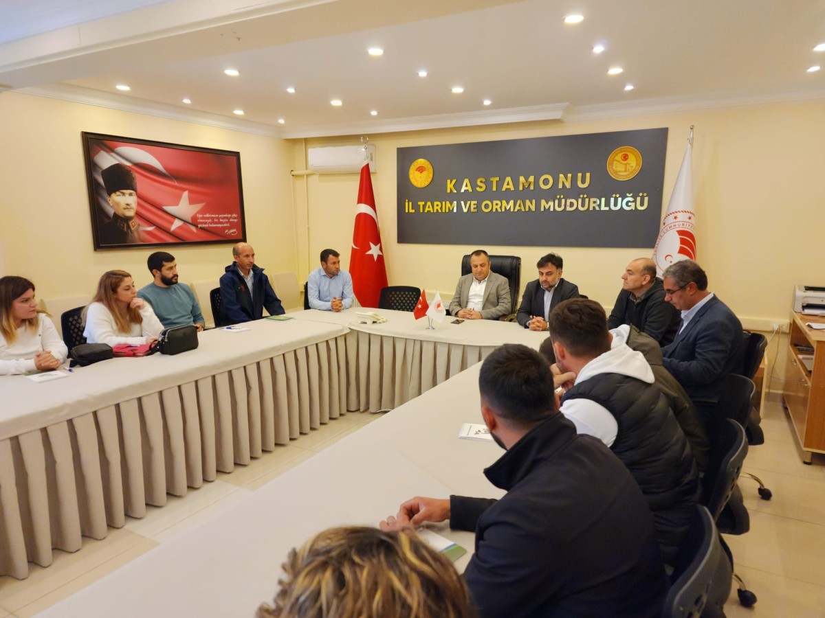 Genç çiftçilerin eğitimi başladı;