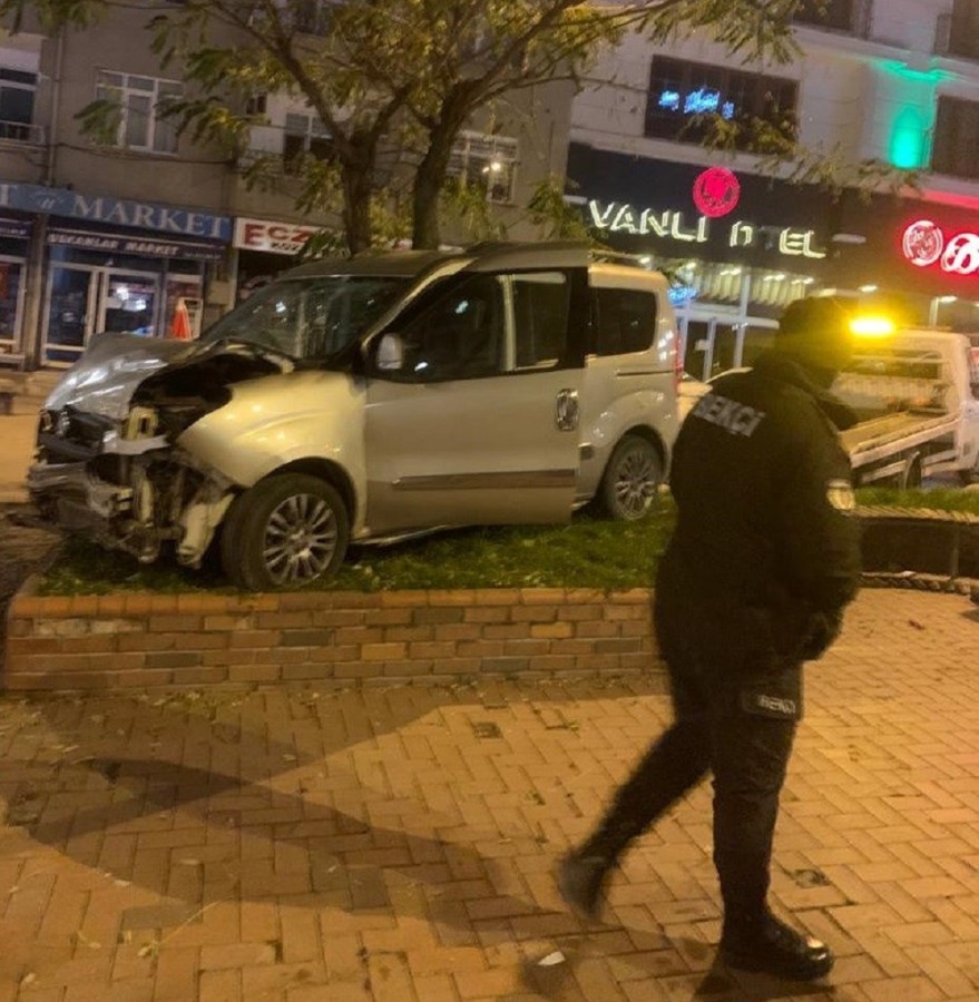 Kavşakta kaza: 1 yaralı;