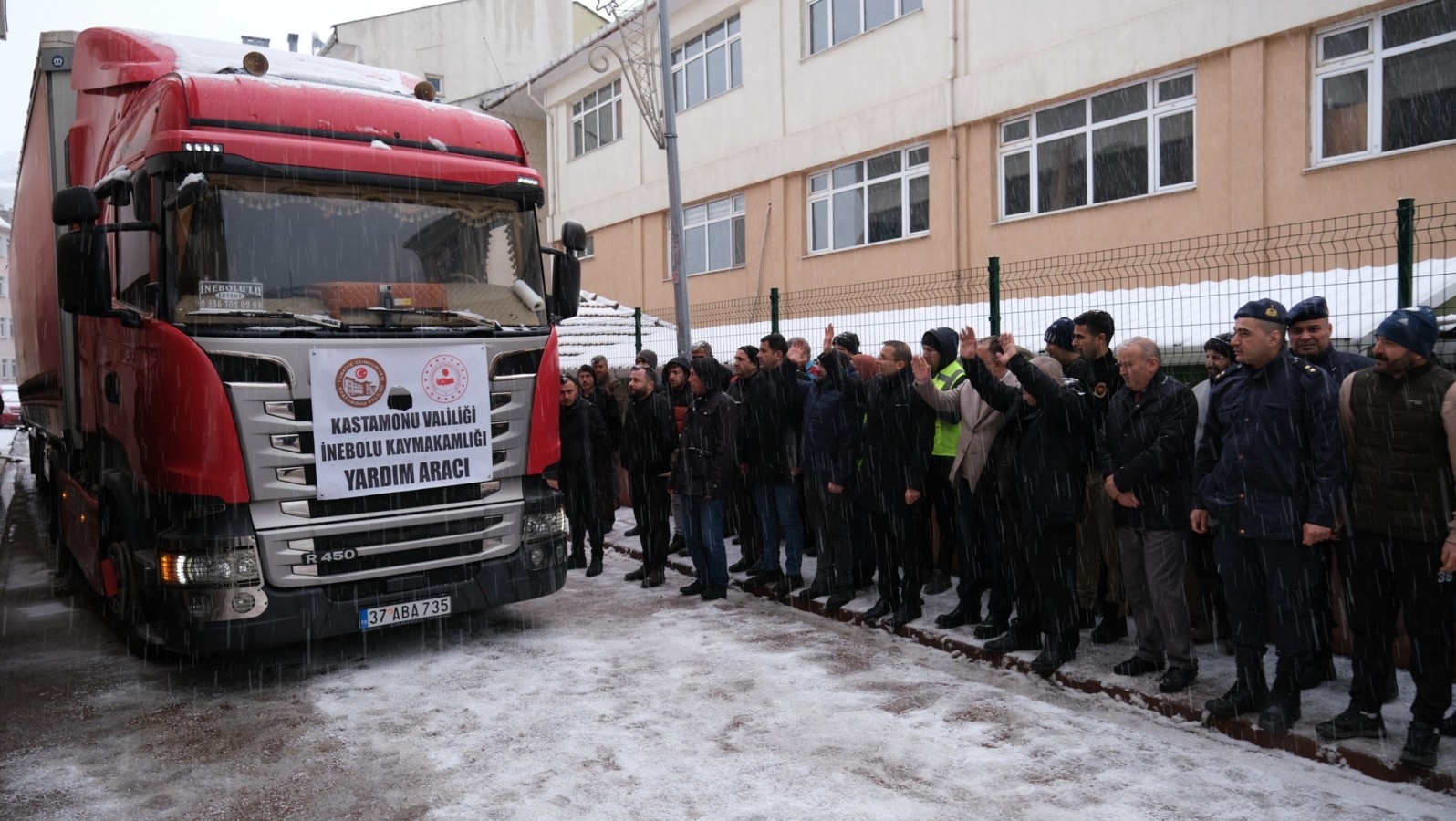 Kastamonu’dan 16 tır yardım gönderildi;