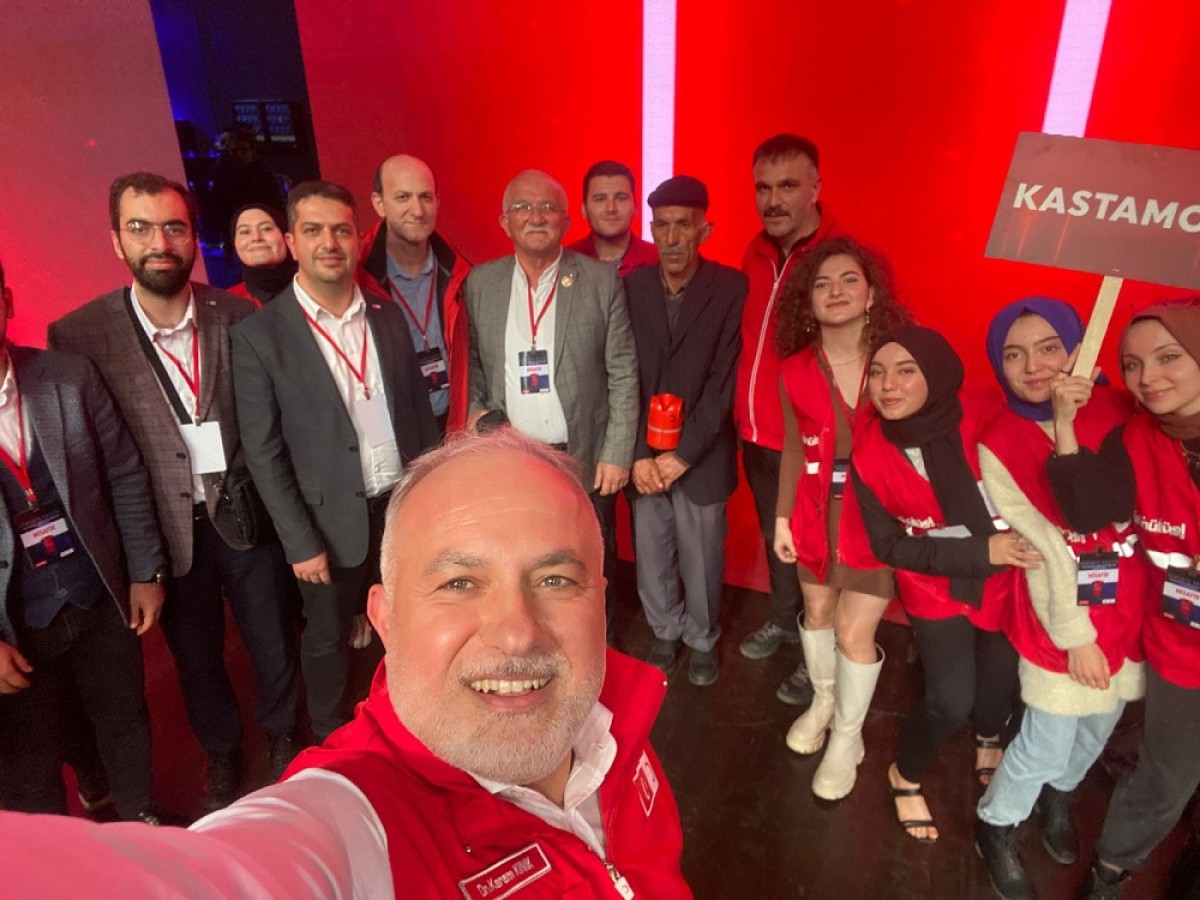 Azdavaylı Halil Demir’e Kızılay’dan ödül…;