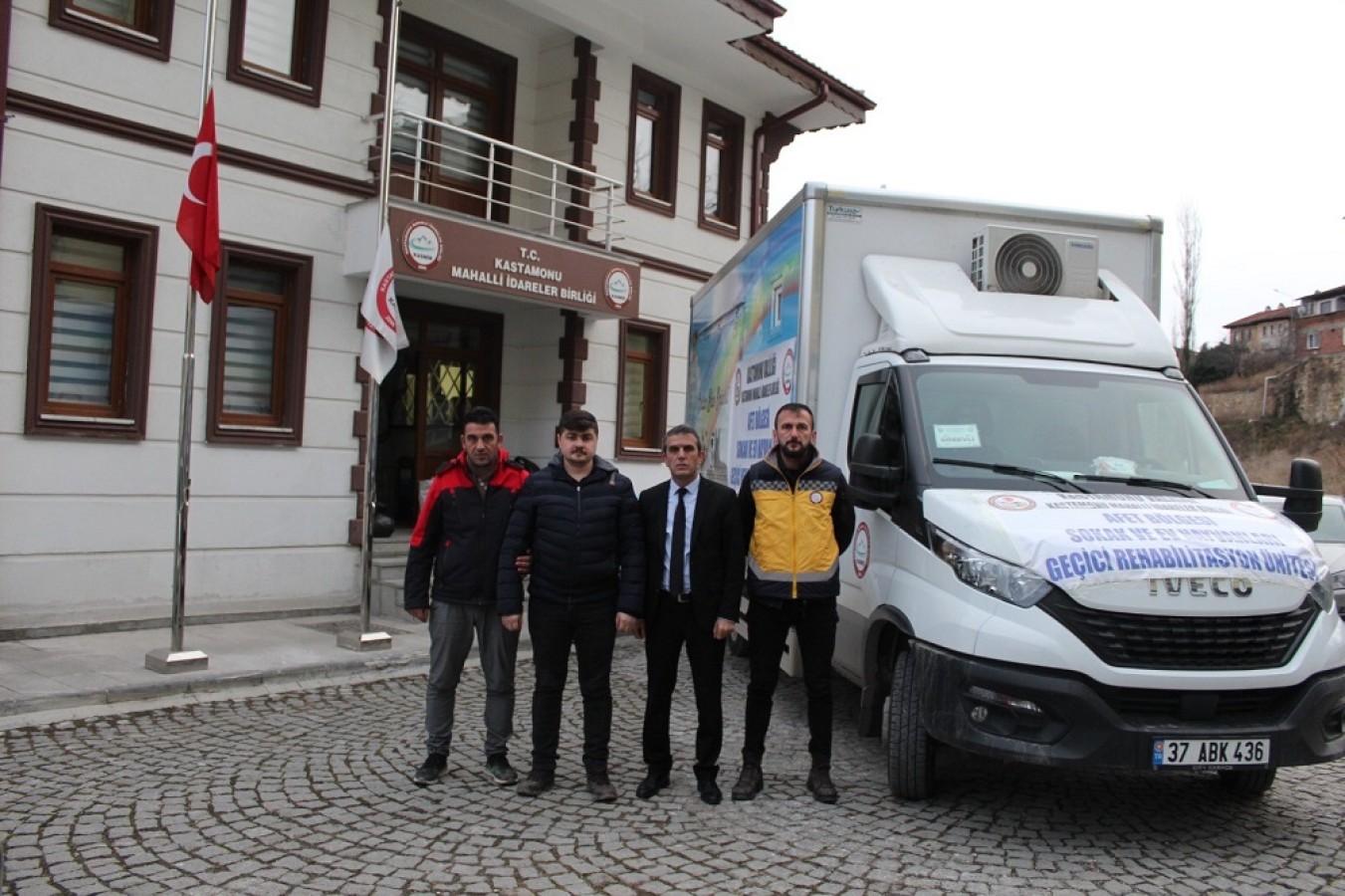 KASMİB, sokak hayvanları için deprem bölgesinde;