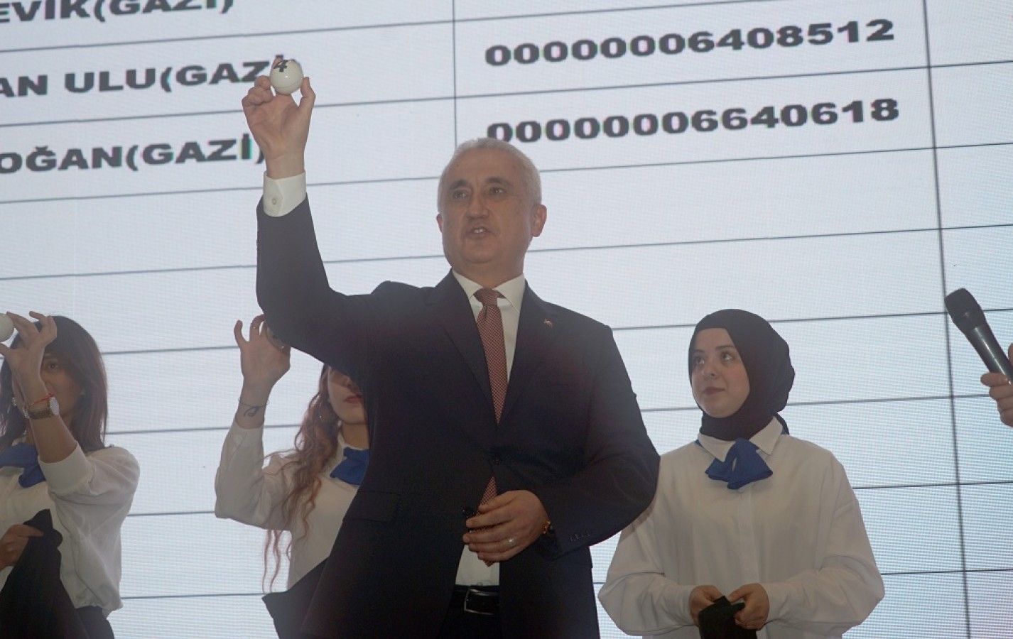 14’te 1’i ev sahibi olacak;