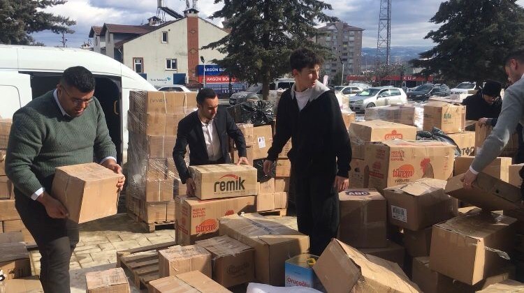 Kastamonu’dan deprem bölgesine 59 tır yardım;