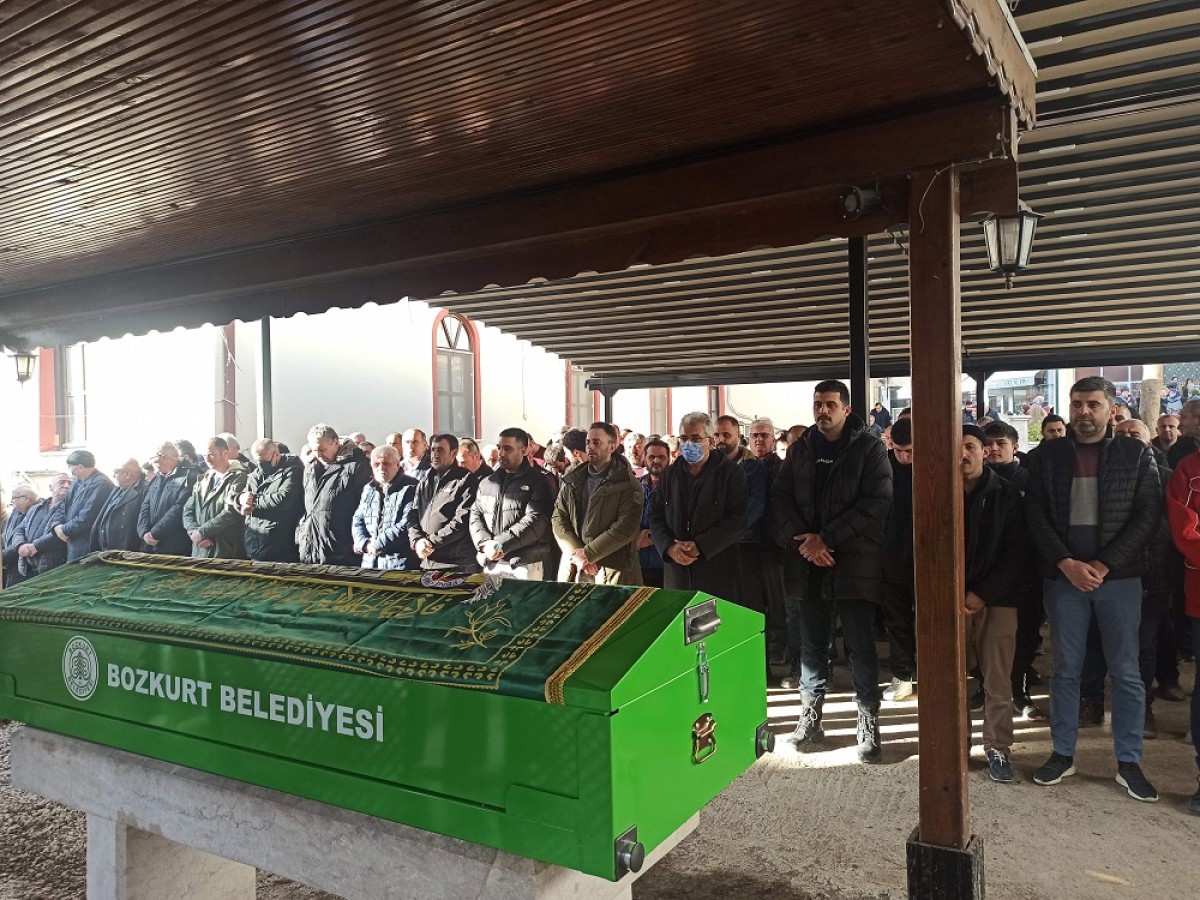Derbi heyecanına kalbi dayanmadı;
