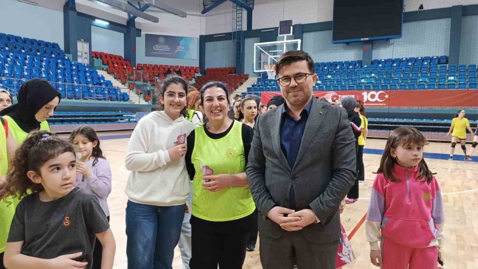 Kadınlar Voleybol Sahnesinde Rekabet Başladı: Kozlar Paylaşıldı!;