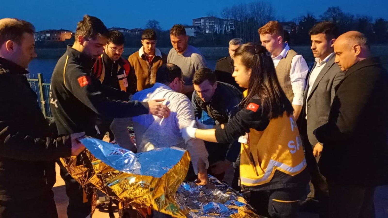 Düşen çantasını almaya çalışırken mahsur kalan kişi kurtarıldı;