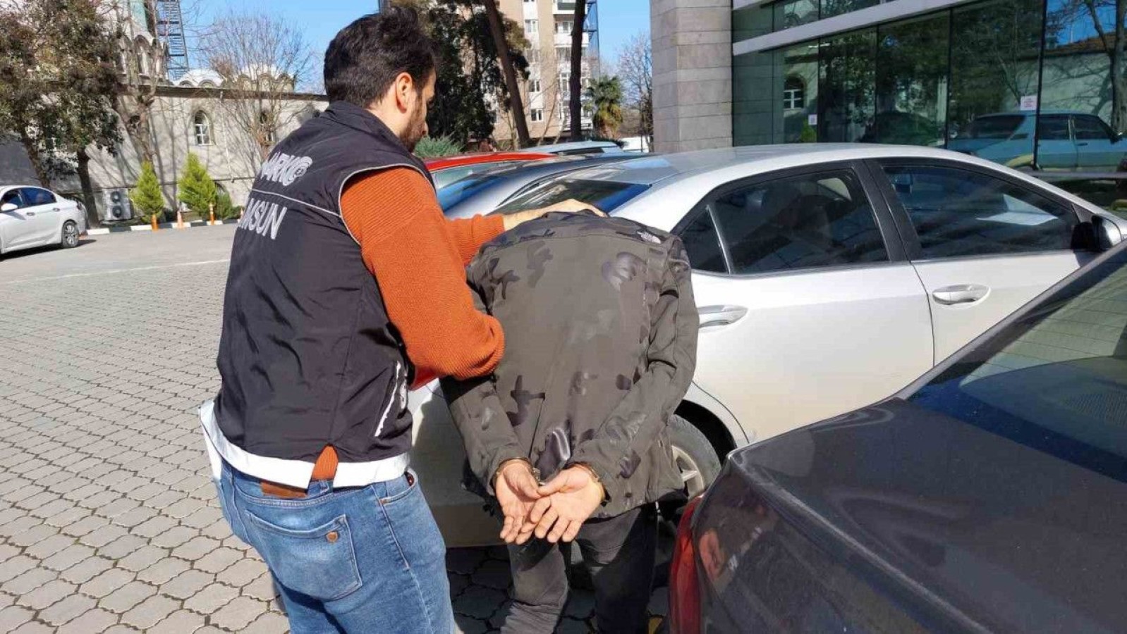 Yolcu otobüsüyle uyuşturucu getirirken yakalanan şahıs tutuklandı;