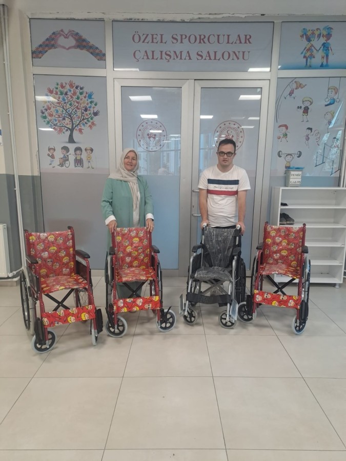 Hayırseverlerden 4 tekerlekli sandalye
