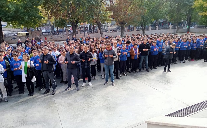 Merkez Ortaokulu, kayıplarını andı;