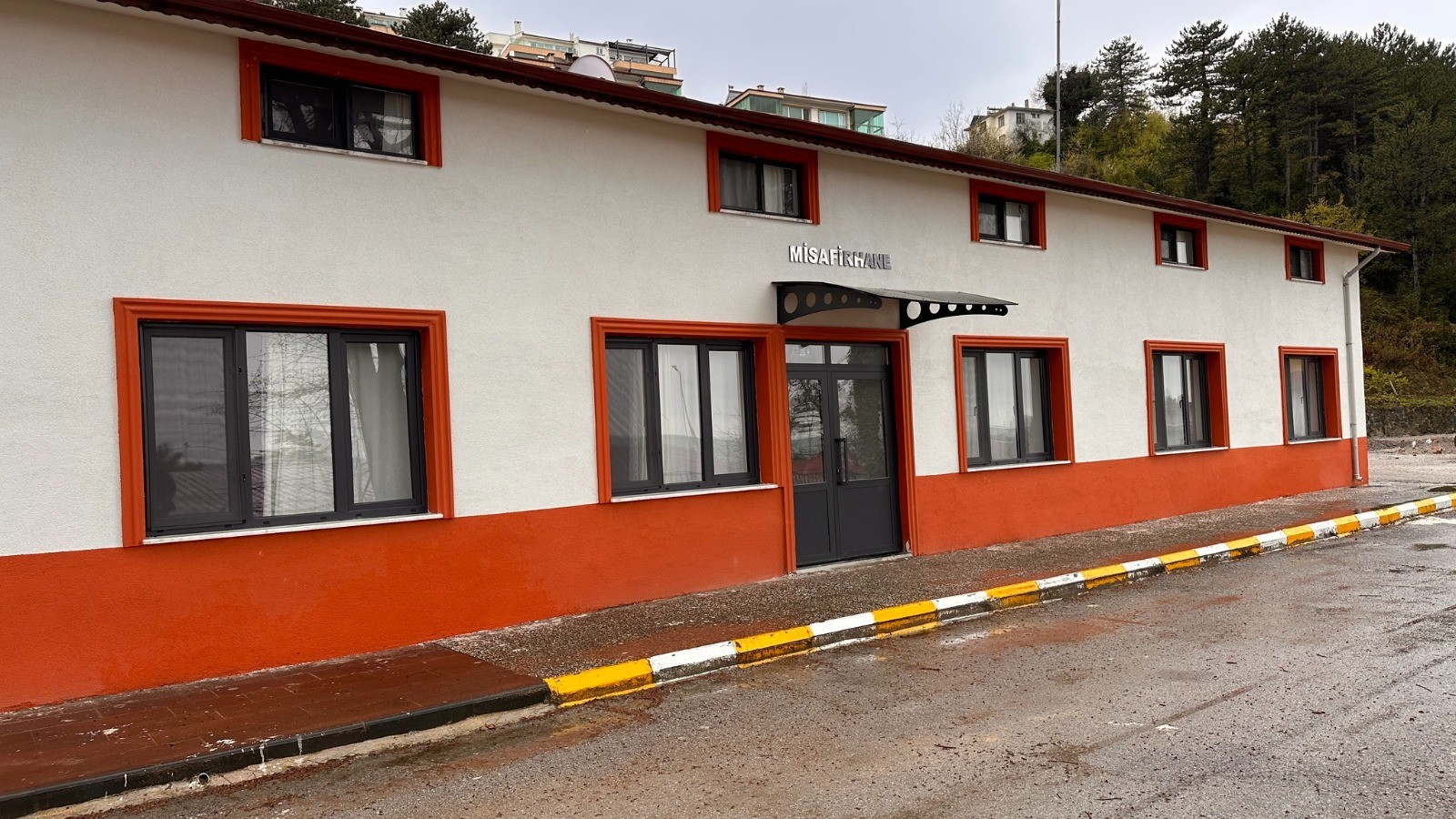 İlçedeki Karayolları misafirhanesi, yıldızlı otelleri aratmıyor;