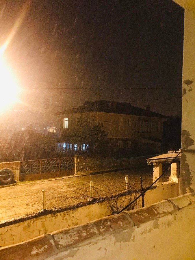 Yüksek kesimler beyaza büründü;