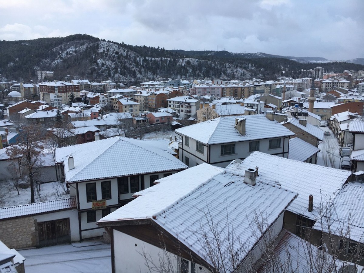 Kastamonu, güne karla uyandı;