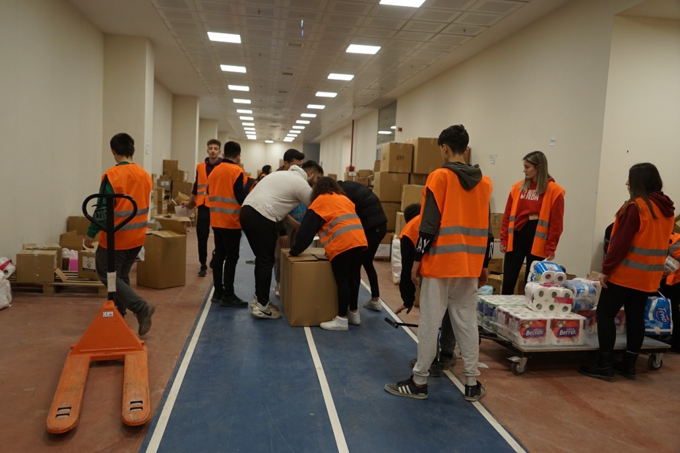 Kastamonu’dan deprem bölgesine yardımlar sürüyor;