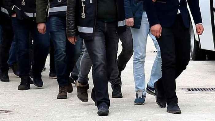 Hazinedar tutuklandı;