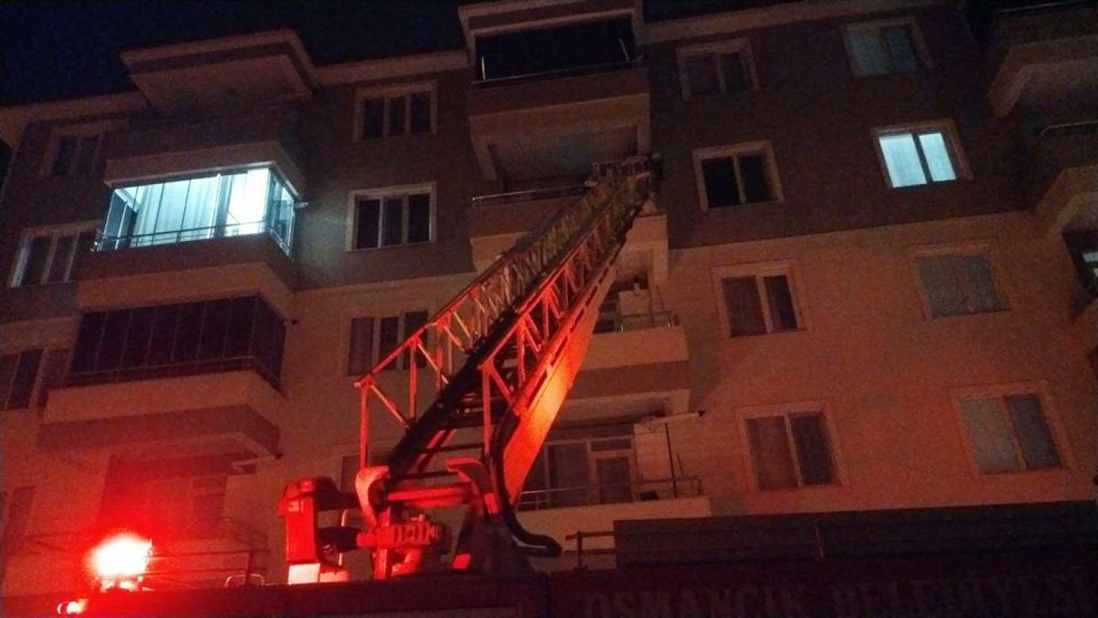 Komşuda kan donduran olay!.. Evi yakan kadın, kendini ve oğlunu öldürdü;