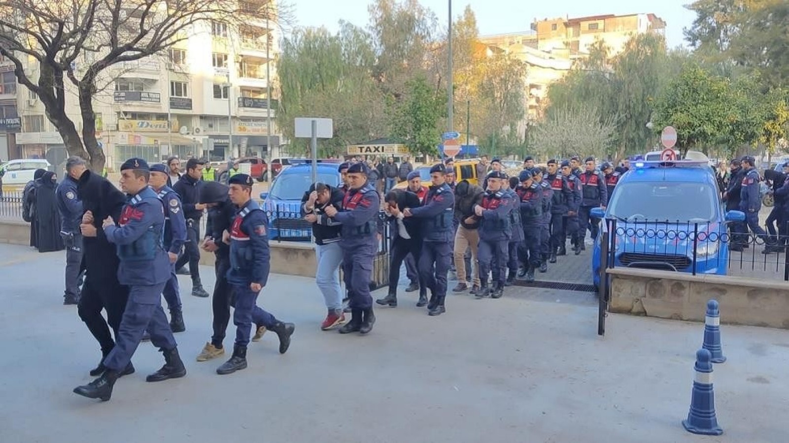 342 milyonluk vurgun yaptılar;