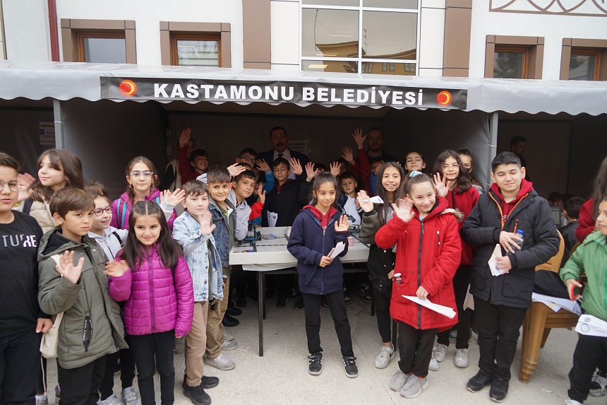 Robot yapıp el becerilerini geliştirdiler;