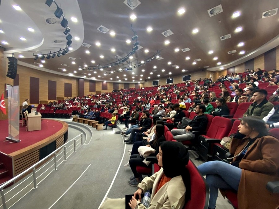 Üniversitede Erasmus+ bilgilendirme toplantısı;