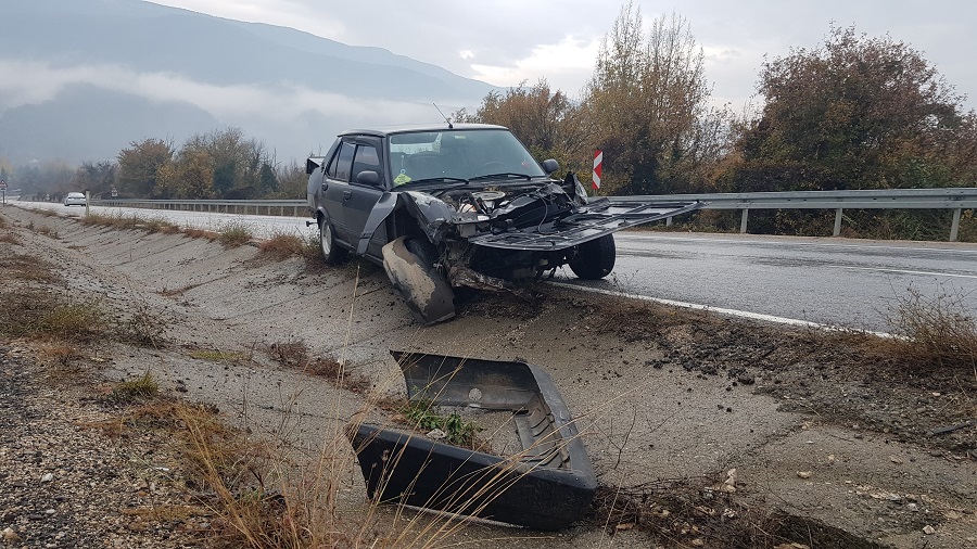 Hastaneye giderken kaza yaptılar;