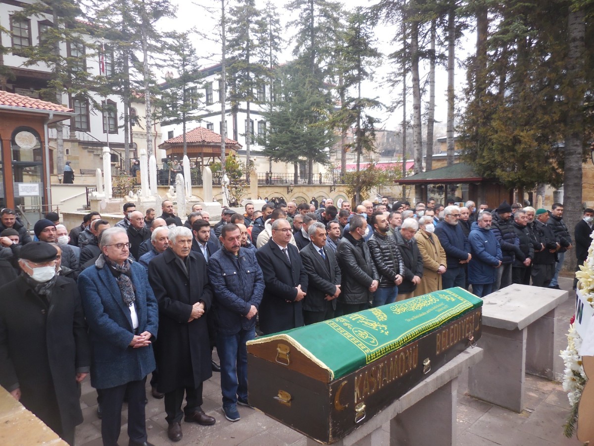 Metin Kabasakal dualarla uğurlandı;