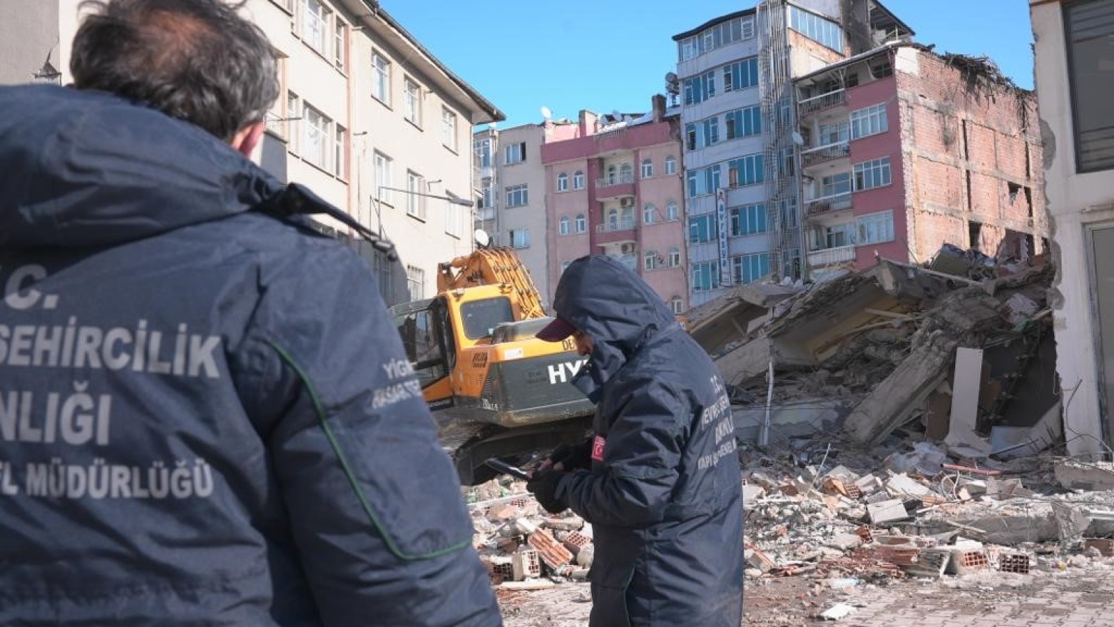 105 bin 794 binanın acil yıkılması gerekiyor;