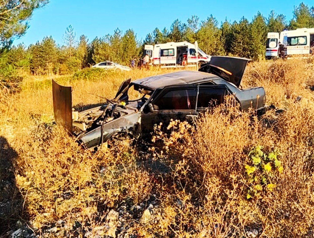 Karşı şeride geçip tarlaya uçtu: 1 yaralı;