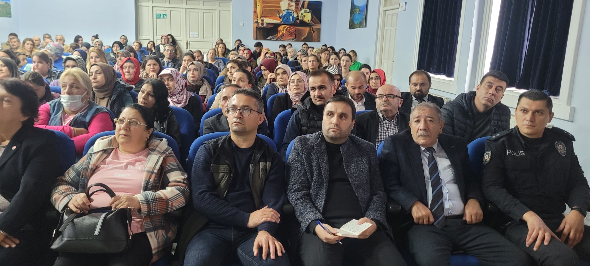 Narkotik’in konferansına vatandaşlardan yoğun ilgi;