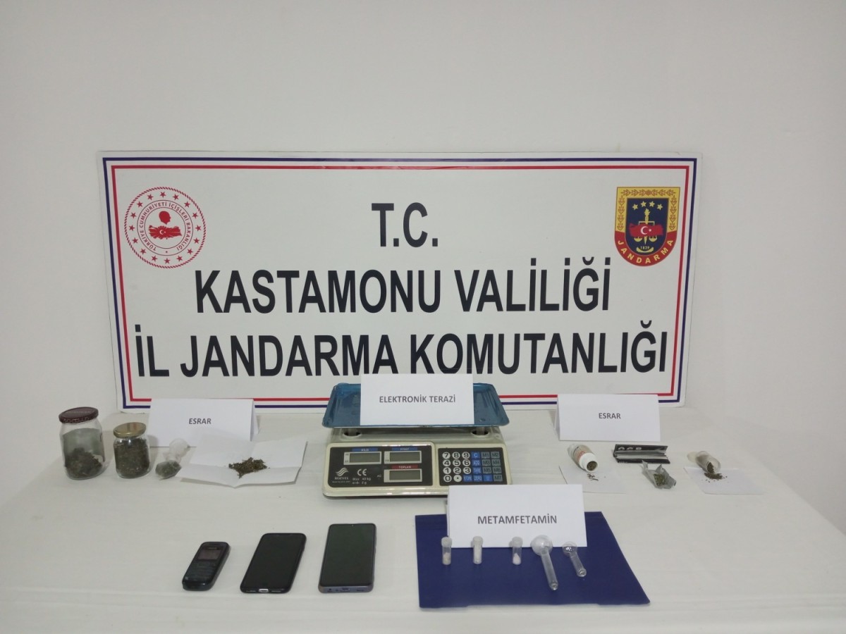 Durdurulan araçtan uyuşturucu çıktı: 1 gözaltı;
