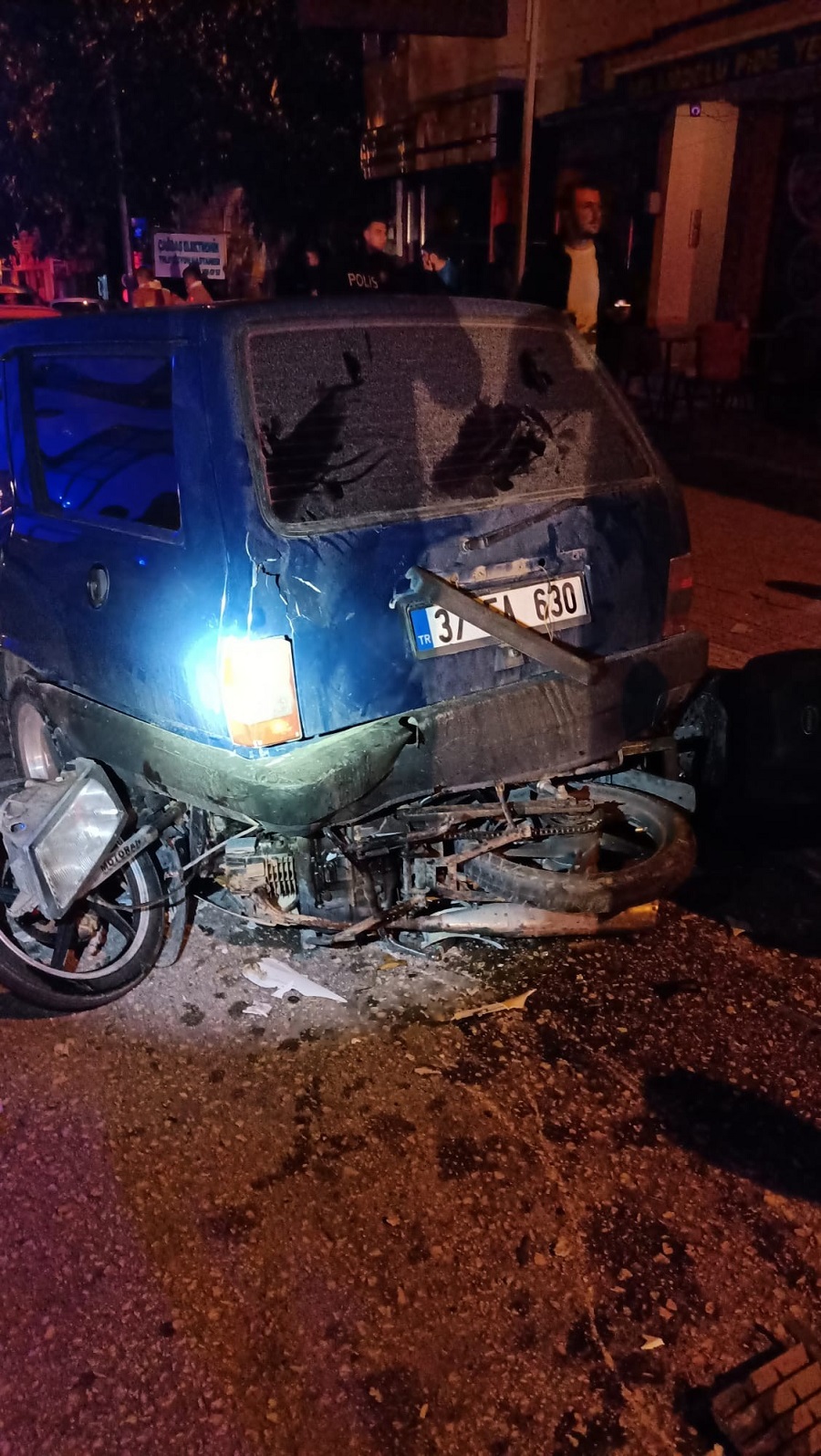 Motosikletine çarptığı sürücüyü bıçakladı;