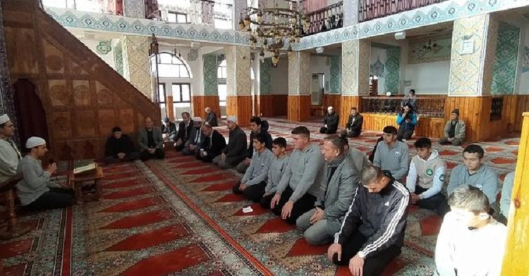 Şehit öğretmenler için mevlit okudular;