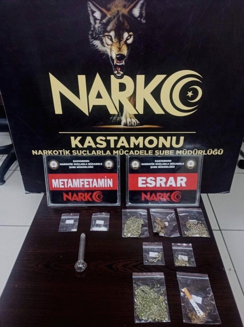 Narkotik’ten uyuşturucu operasyonu: 3 gözaltı;