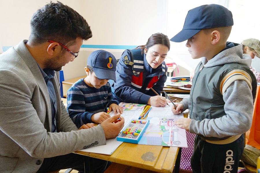 Jandarma, mutluluğa ortak oldu;