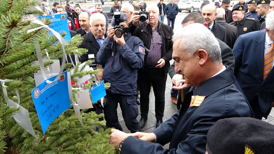 Meydanda farkındalık standı açıldı;