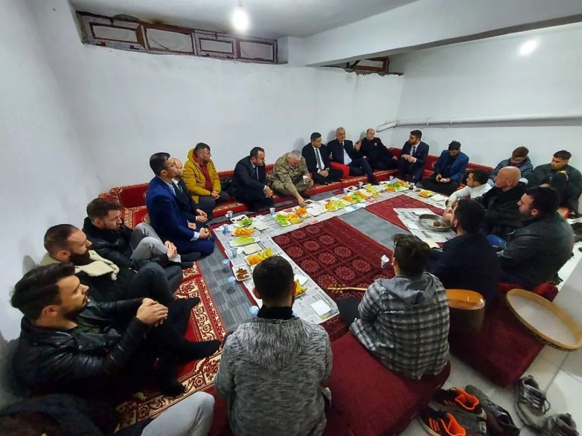 Protokolden İnsani Hayat Derneği’ne ziyaret;