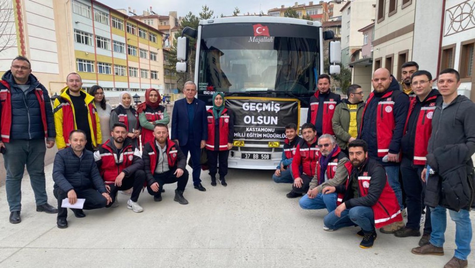 20 gönüllü öğretmen deprem bölgesine uğurlandı;