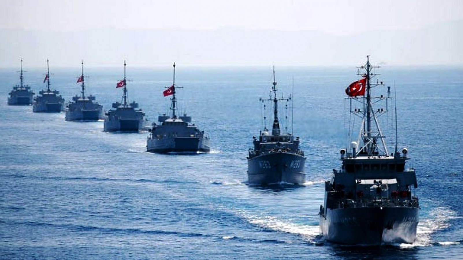 100 gemimiz İstanbul Boğazı'na iniyor