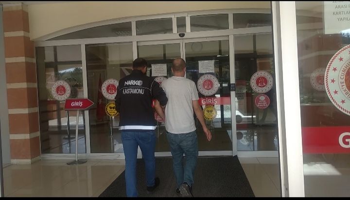 Kastamonu'da büyük uyuşturucu kaçakçısı yakalandı;